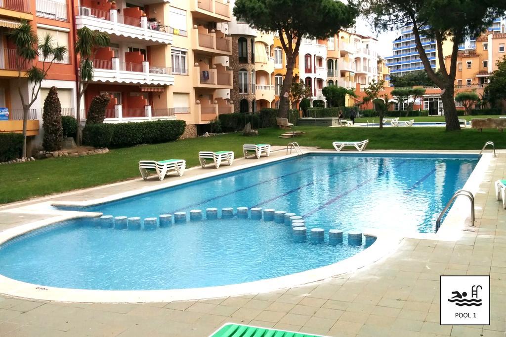 Mirablau Apartment เอมปูเรียบราบา ภายนอก รูปภาพ