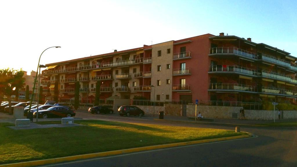 Mirablau Apartment เอมปูเรียบราบา ภายนอก รูปภาพ
